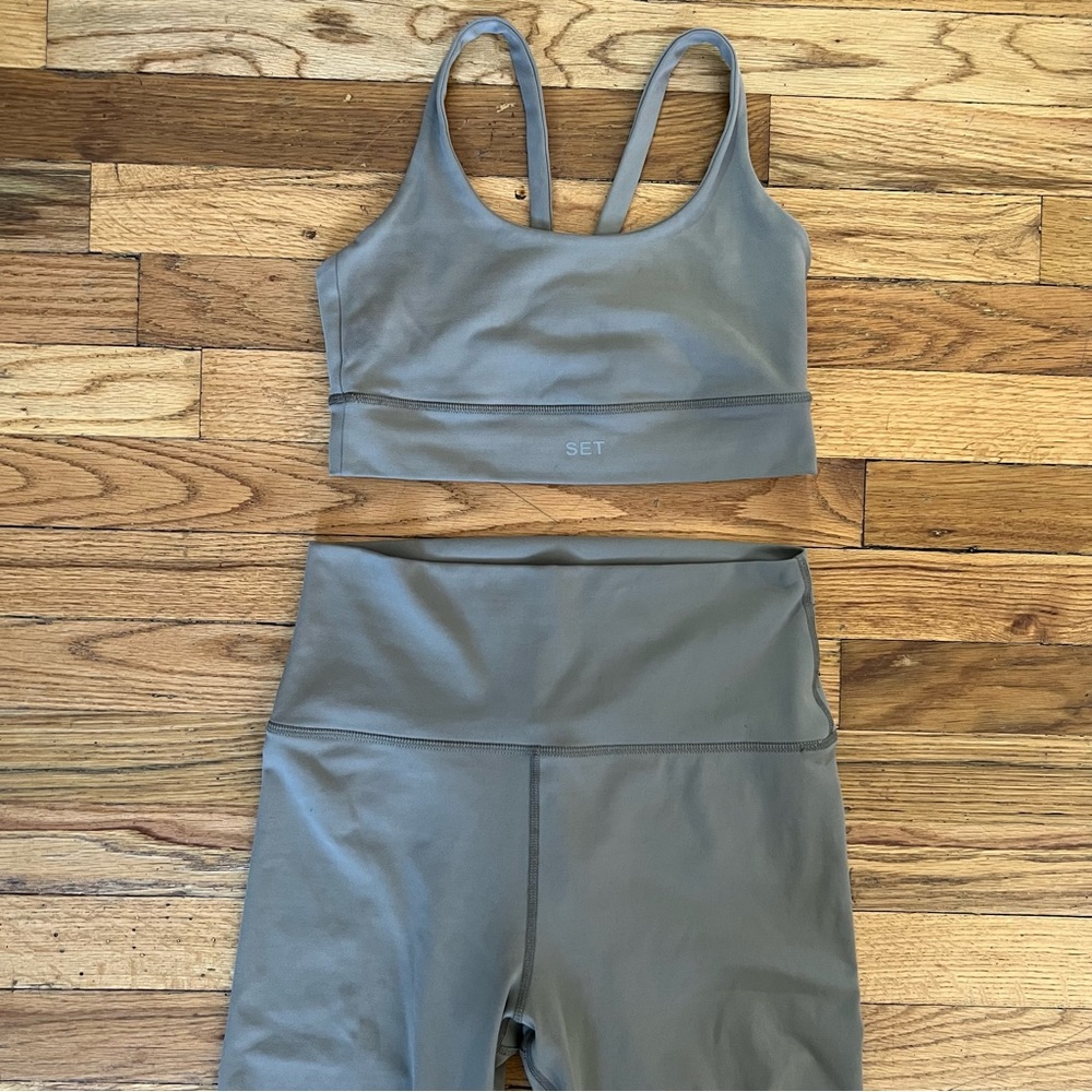 SETACTIVE SAGE LUXFORM LEGGINGS AND SCOOP Y SPORTSBRA YOGA WORKOUT SET